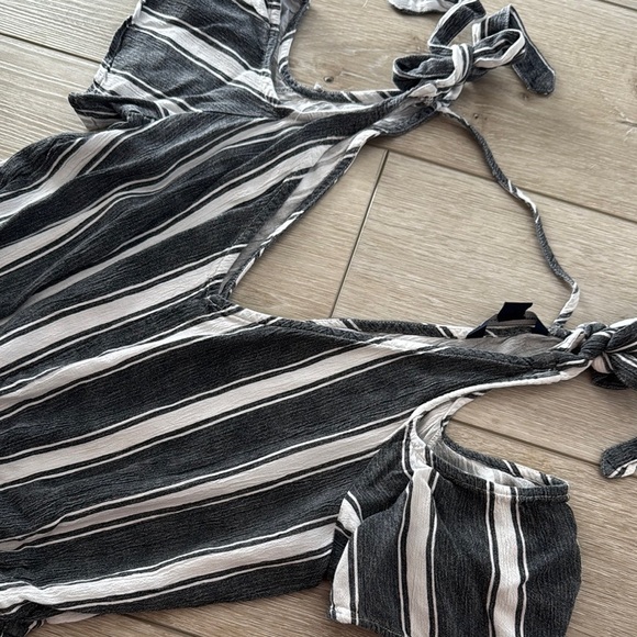 American Eagle Outfitters Black and White Striped Romper size M. - Picture 3 of 7